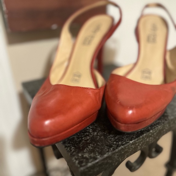 Red sling back heels with leather upper material - Picture 3 of 11